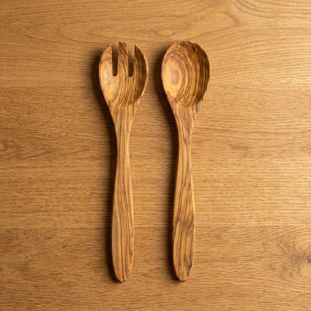 The Alba Olive Wood Serving Set (Fork + Spoon) seen from above, the full grain readable