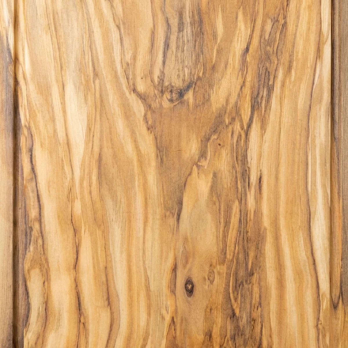 Macro of the olive grain of the Alba Olive Wood Carving Board with Juice Groove