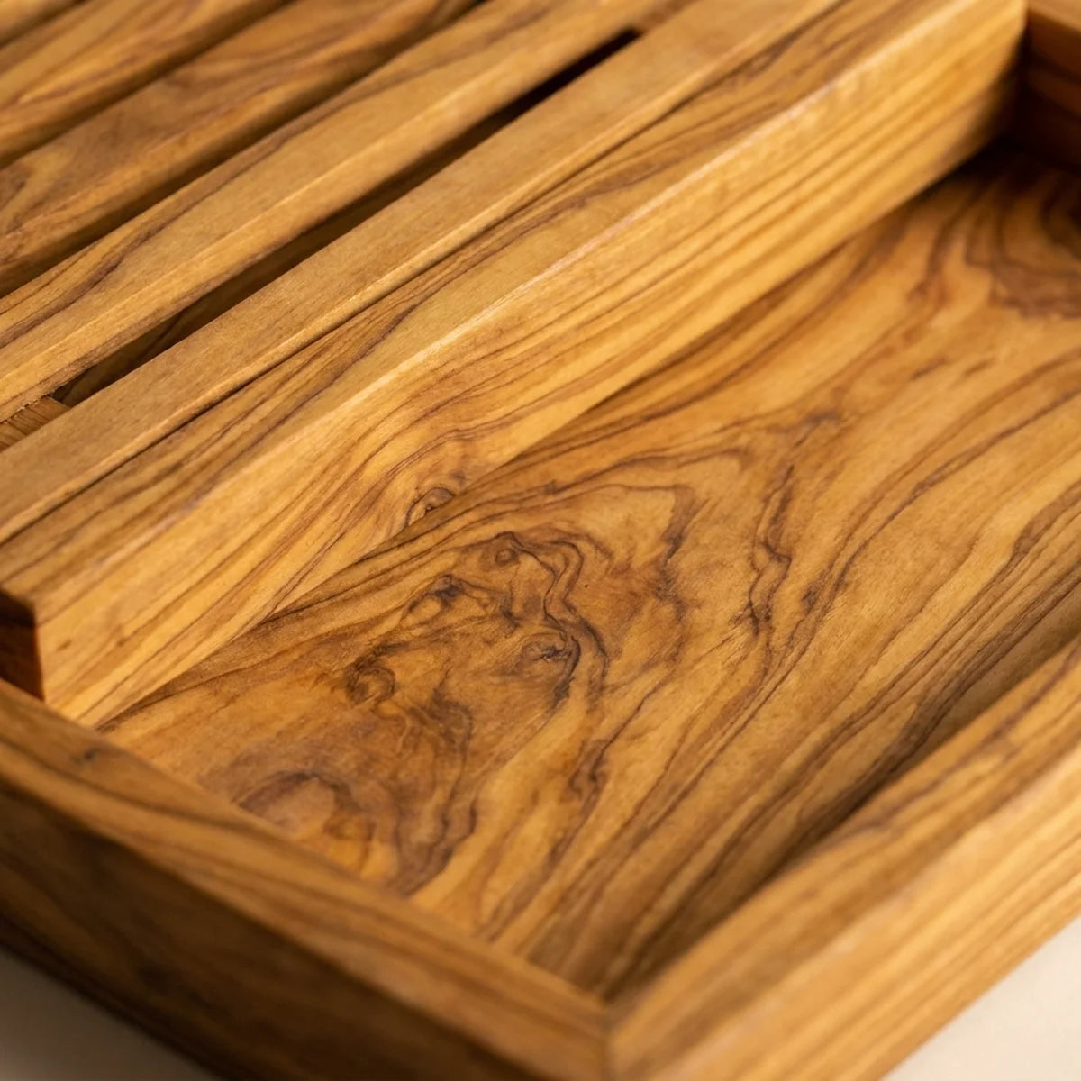 Macro of the olive grain of the Alba Olive Wood Bread Board with Crumb Tray