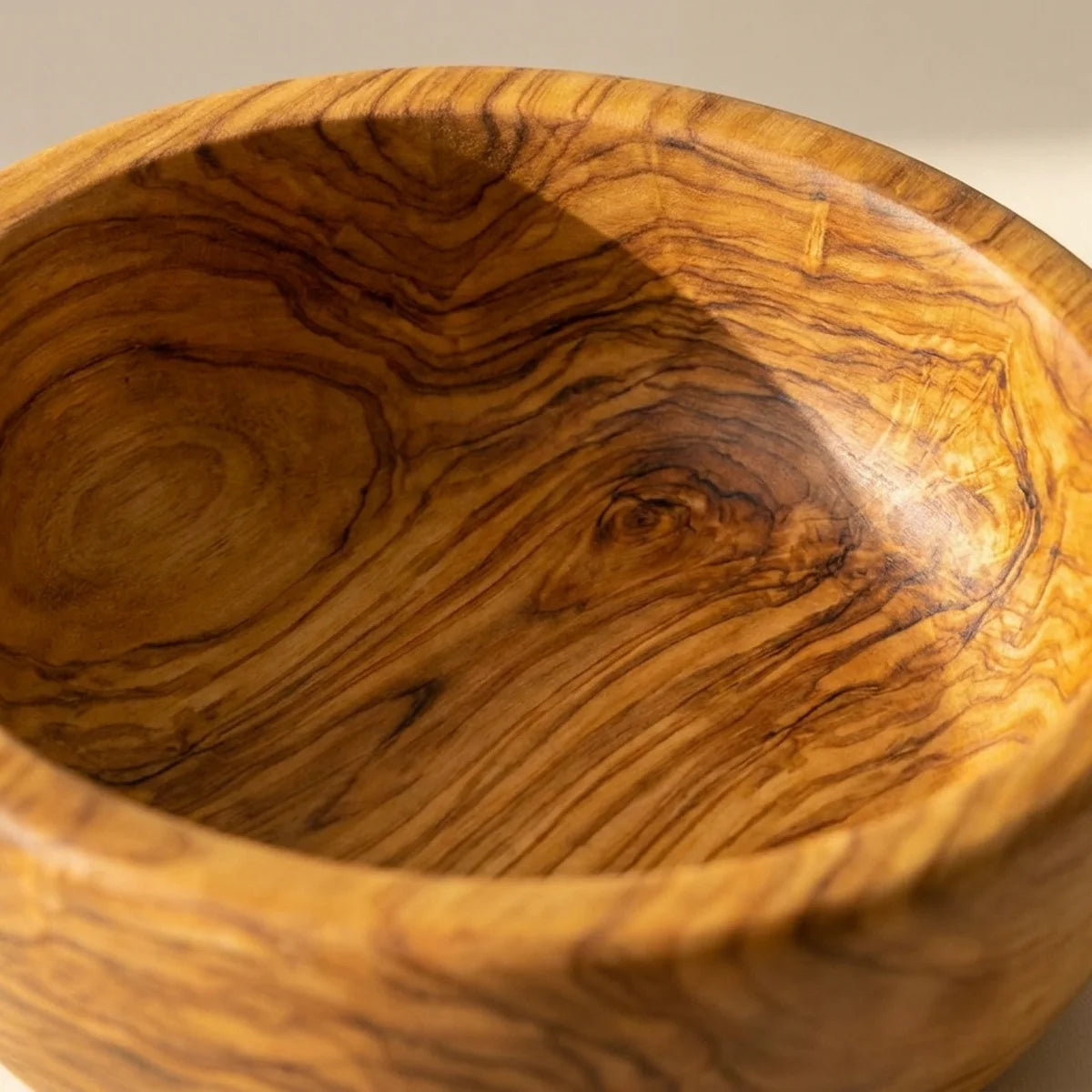 Macro of the olive grain of the Alba Olive Wood Salad Bowl